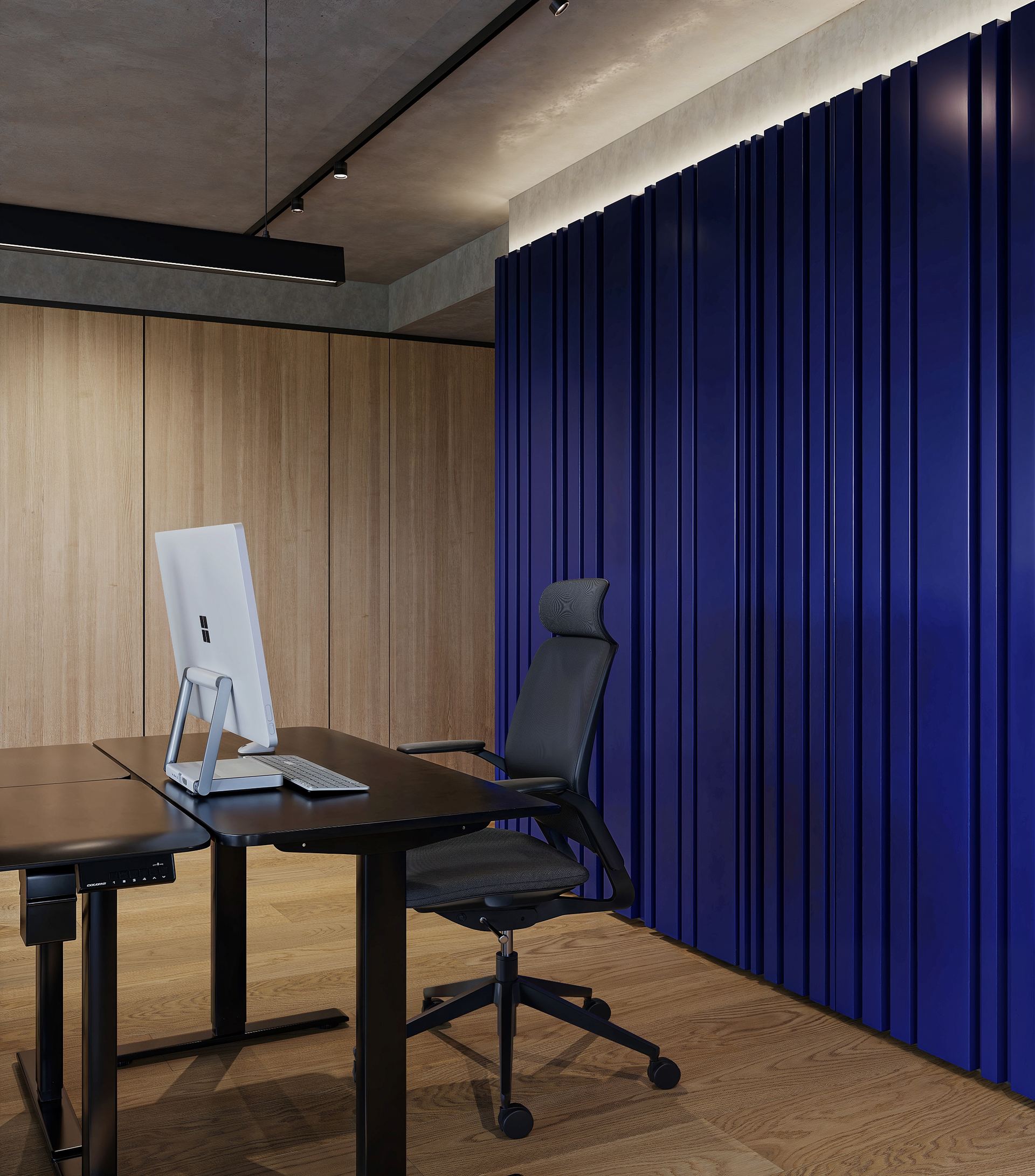 blue office — image 3